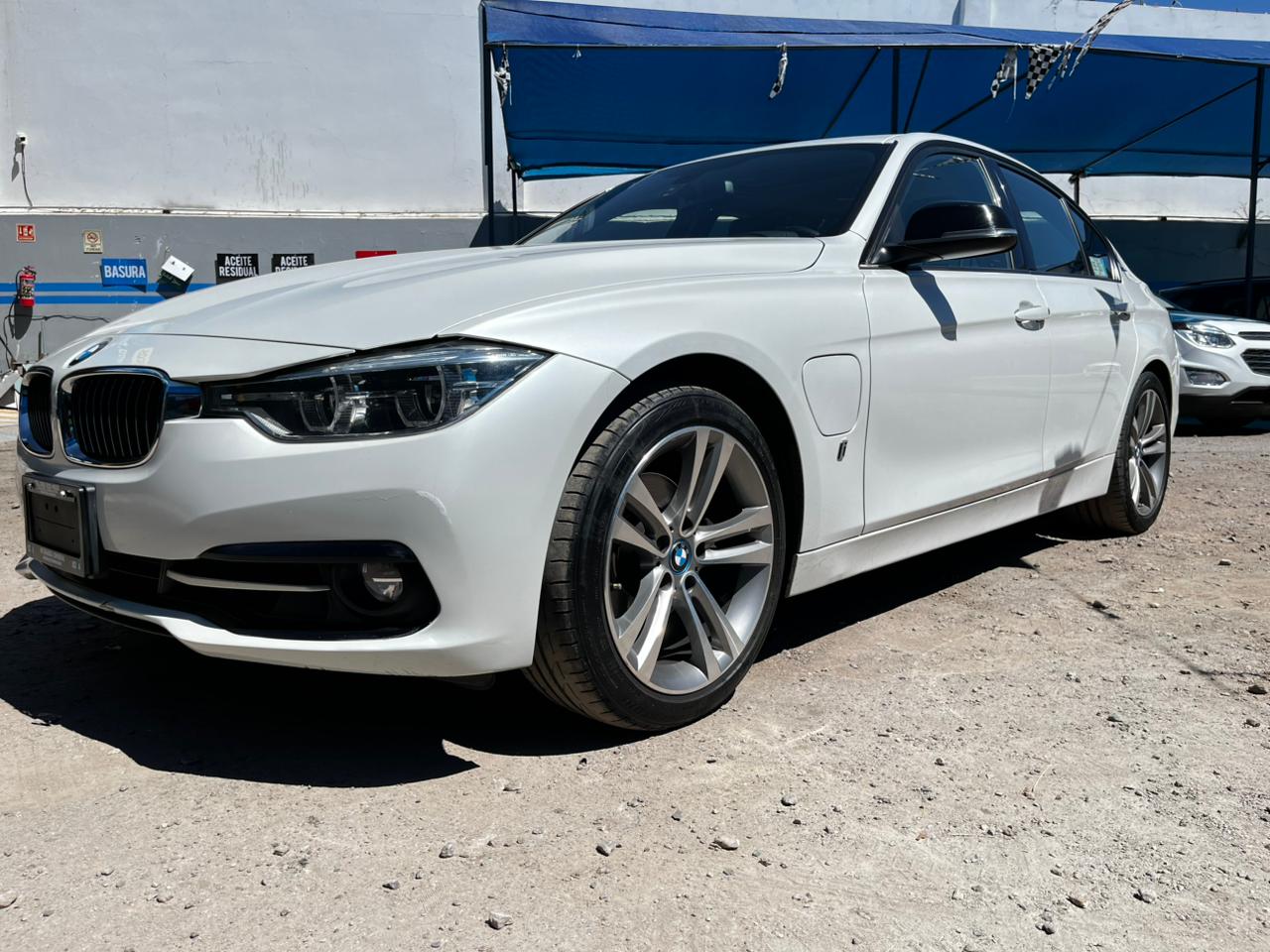 BMW 330e